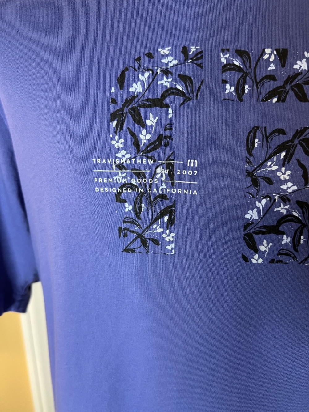EUC Men's Travis Mathew No Looking Back Graphic Blue Logo T-Shirt Size LARGE - Picture 4 of 4